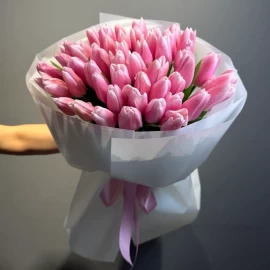 Buchet de 51 de lalele roz pal (la comandă)