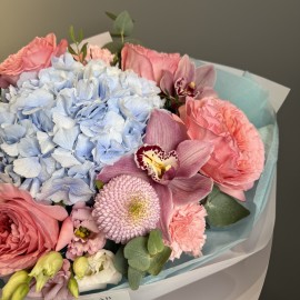 Bouquet with Hydrangea and Pink Expression Roses