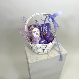 Подарочная корзина «Лиловый вечер» (Milka & Tea)