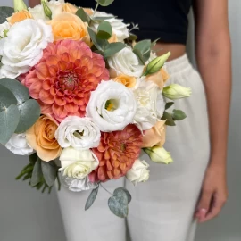 Buchet de mireasă cu trandafiri, dalii și lisianthus (la comandă 14 zile)