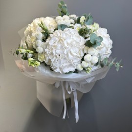 Bouquet with hydrangeas and chrysanthemums