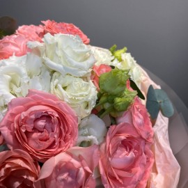 Buchet din trandafiri Femke si Eustoma