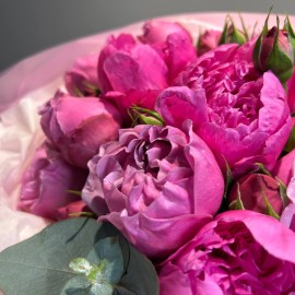 Bouquet with blushed roses and peonies