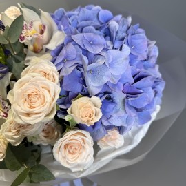 Bouquet with Hydrangea and Agapanthus