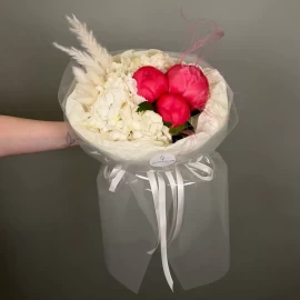Букет с пионами "Coral Charm" и гортензией №1 (под заказ)