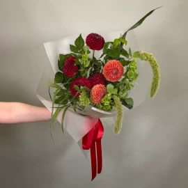 Авторский букет с георгинами