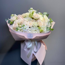 Buchet din matiola, trandafiri Sofia si eustoma