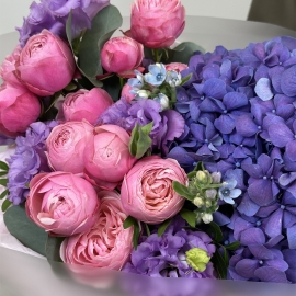 Bouquet with hydrangea and roses