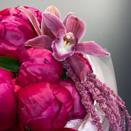 Buchet din bujori bordo