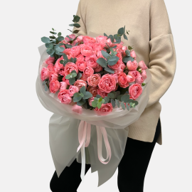 Buchet din trandafiri imbujorati