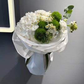 Buchet din Hortensie alba si Dianthus kiwi (la precomanda)