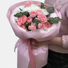 Букет из хризантем и кустовых роз "Femke"