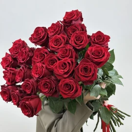 25 красных роз