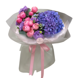Bouquet with hydrangea and roses