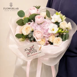 Buchet cu hortensie si ranunculus (la precomanda)
