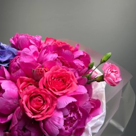 Bouquet of peonies and hydrangea