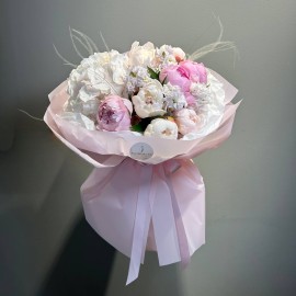 Bouquet with white hydrangea, peonies and matthiola