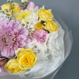 Bouquet with Dahlia, Spray Roses and Chrysanthemums (pre-order 7 days)