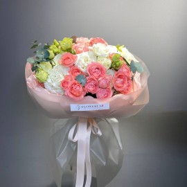 Buchet din trandafiri Femke si Eustoma