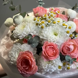 Bouquet with Chrysanthemum, Roses & Chamomile