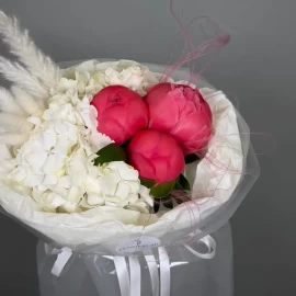 Букет с пионами "Coral Charm" и гортензией №1 (под заказ)