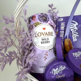 Подарочная корзина «Лиловый вечер» (Milka & Tea)