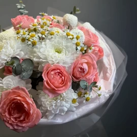 Bouquet with Chrysanthemum, Roses & Chamomile