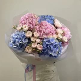 Bouquet of Six Hydrangeas and Spray Garden Roses (pre-order 5 days)