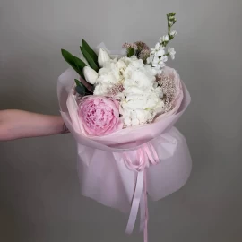 Букет с пионами, гортензией и тюльпанами (под заказ)