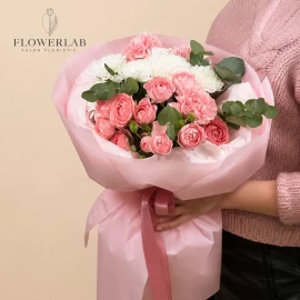 Букет из хризантем и кустовых роз "Femke"