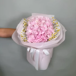 Buchet cu hortensie roz și margarete