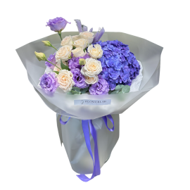 Букет с гортензией и розами