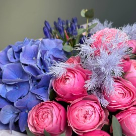 Buchet din hortensie si agapanthus