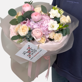 Bouquet with hydrangea and ranunculuses