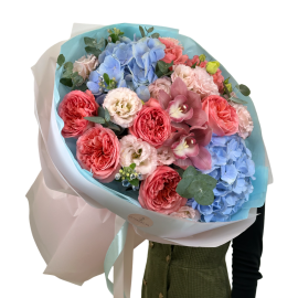 Bouquet with hydrangea and roses