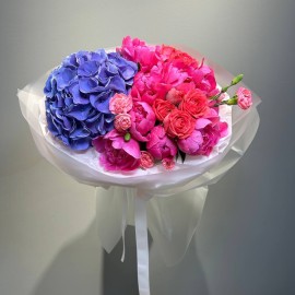 Bouquet of peonies and hydrangea