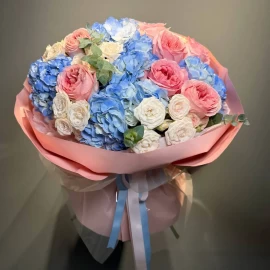 Bouquet of blue hydrangeas and spray roses (pre-order)