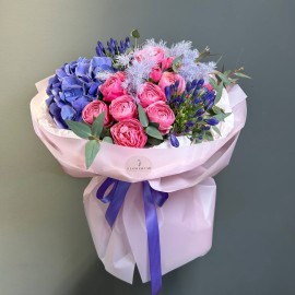 Buchet din hortensie si agapanthus