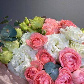 Buchet din trandafiri Femke si Eustoma