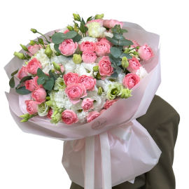 Buchet din trandafiri si eustome