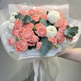 Buchet din trandafiri crenguta si crizantema