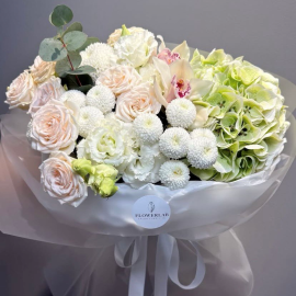 Buchet din hortensie verde si trandafiri Sofia (la precomanda)