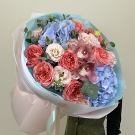 Bouquet with hydrangea and roses