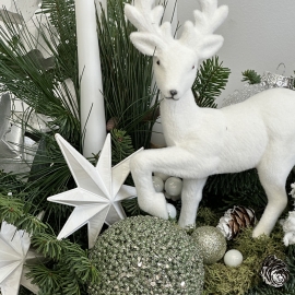 Compoziție de Anul Nou în vas de ceramică