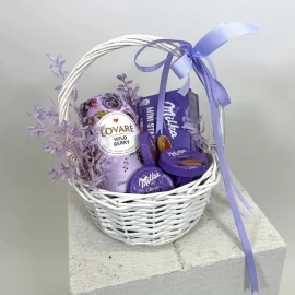 Подарочная корзина «Лиловый вечер» (Milka & Tea)