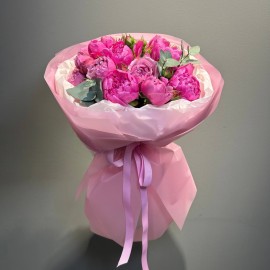 Bouquet with blushed roses and peonies