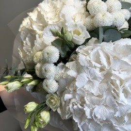 Bouquet with hydrangeas and chrysanthemums