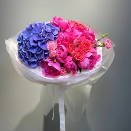 Bouquet of peonies and hydrangea