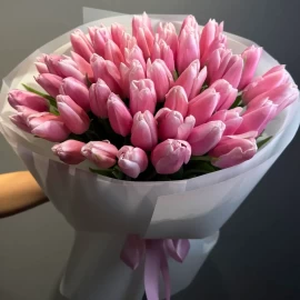 Buchet de 51 de lalele roz pal (la comandă)